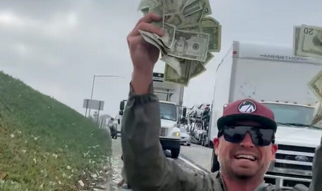 Καλιφόρνια: “Έβρεξε” λεφτά σε λεωφόρο του Σαν Ντιέγκο