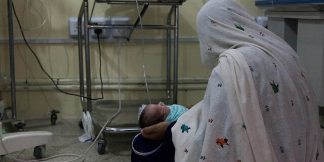 Γιατροί Χωρίς Σύνορα: Στην παιδιατρική πτέρυγα στο Πακιστάν ένα μωρό κάνει την μεγάλη ανατροπή