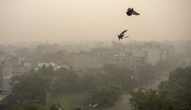 Ινδία: Επικίνδυνο τοξικό νέφος έχει καλύψει το Νέο Δελχί