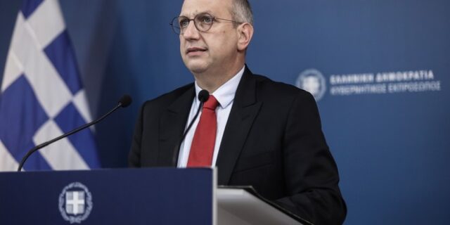 Οικονόμου: Κανείς δε θέλει να γυρίσει στο καθεστώς των SMS και στην τηλεκπαίδευση