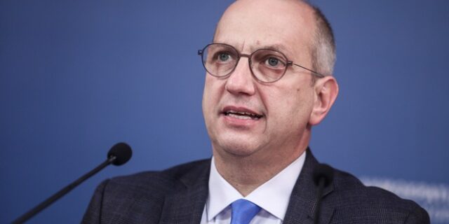 Οικονόμου κατά Τσίπρα: “Ένα δράμι πράξης μετράει περισσότερο από έναν τόνο θεωρίας”