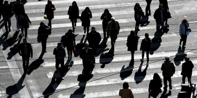 Η ακρίβεια φέρνει υποσχέσεις για νέα αύξηση του κατώτατου μισθού