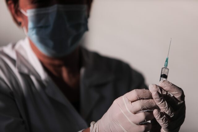 Θεοδωρίδου: Οι εμβολιασμένοι που στη συνέχεια νοσούν, θα πρέπει να εμβολιαστούν ξανά
