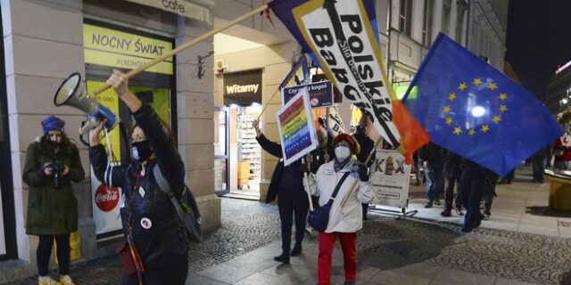 Η οφθαλμαπάτη του Polexit και το συνταγματικό πρόβλημα της ΕΕ