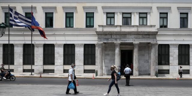 “Καμπανάκι” για την ανταγωνιστικότητα: Διευρύνεται το έλλειμμα του εμπορικού ισοζυγίου