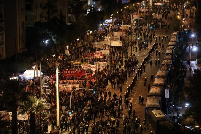 Επέτειος Πολυτεχνείου: Χιλιάδες τίμησαν ειρηνικά τη μνήμη της εξέγερσης