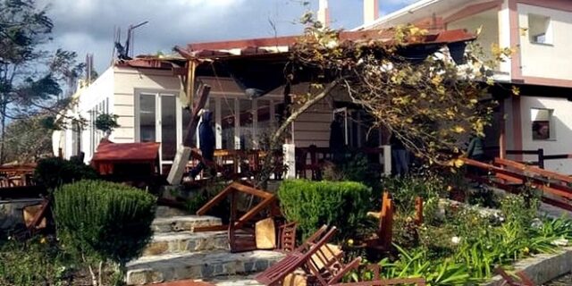 Κακοκαιρία: Καταστροφές σε μεγάλο μέρος της χώρας – Ανεμοστρόβιλος “χτύπησε” την Πρέβεζα