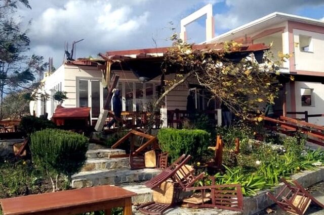 Κακοκαιρία: Καταστροφές σε μεγάλο μέρος της χώρας – Ανεμοστρόβιλος “χτύπησε” την Πρέβεζα