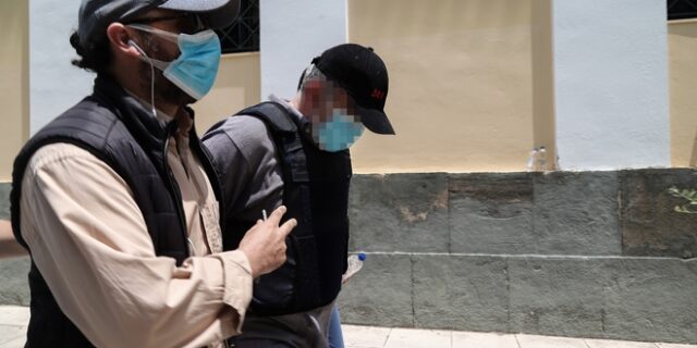 Αλαλούμ στη δίκη του ψευτογιατρού – Πήγε στα δικαστήρια ενώ έπρεπε να βρίσκεται σε καραντίνα