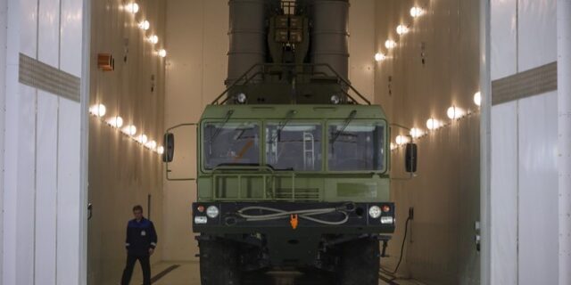 Ρωσία: Άρχισε την παράδοση πυραύλων S-400 στην Ινδία