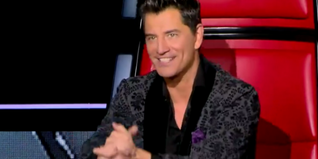 The Voice: Ο Σάκης Ρουβάς έκανε την απόλυτη ανατροπή και “έκλεψε” παίκτη την τελευταία στιγμή