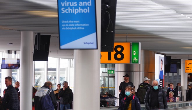 Ολλανδία: “Θρίλερ” πτήσεων με δεκάδες κρούσματα της μετάλλαξης Όμικρον