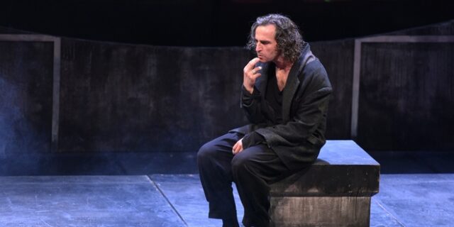 Τι απαντούν οι ηθοποιοί του “Ρινόκερου” για την αποχώρηση Σερβετάλη – Τι θα γίνει με την παράσταση