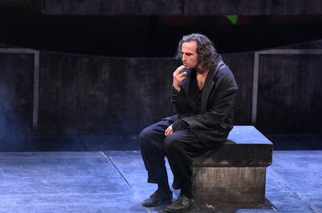 Τι απαντούν οι ηθοποιοί του “Ρινόκερου” για την αποχώρηση Σερβετάλη – Τι θα γίνει με την παράσταση