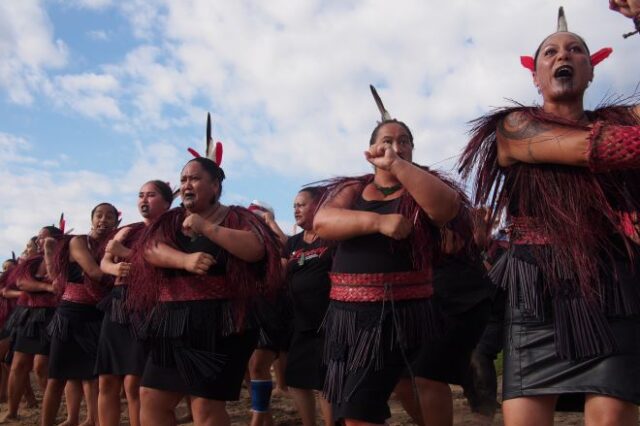 Φυλή των Μαορί ζητά από τους αντιεμβολιαστές να μην χρησιμοποιούν το χορό χάκα