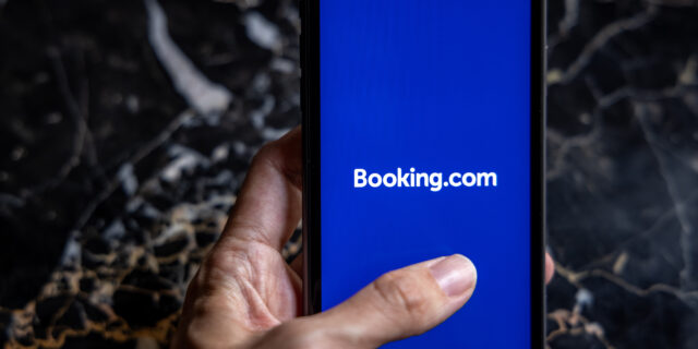 Ποια είναι η Booking.com που όλοι κλείνουμε τα ξενοδοχεία μας;