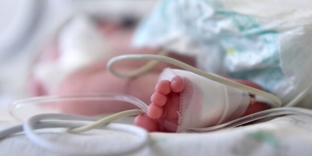 Ιπποκράτειο: Σε κρίσιμη κατάσταση το 4,5 μηνών βρέφος με κορονοϊό