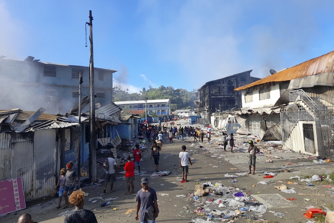 Ταραχές στα Νησιά του Σολομώντα: Βρέθηκαν 3 πτώματα σε κτίρια που πυρπολήθηκαν