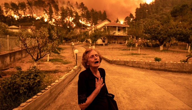 TIME: Η συγκλονιστική φωτογραφία από τις φωτιές στην Εύβοια στις 100 καλύτερες για το 2021