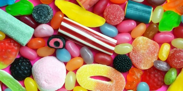 Πώς να πείσετε τα παιδιά σας να μην τρώνε κάθε μέρα γλυκά, χωρίς “μάχη”