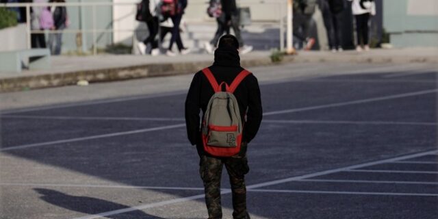 Σχολείο στον Άλιμο: Η αλήθεια για τον διευθυντή που δεν άνοιξε τη θέρμανση και η κόντρα με τον Δήμαρχο