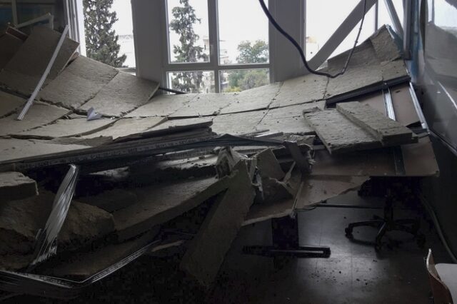 Θεσσαλονίκη: Έπεσε η ψευδοροφή σε σχολική αίθουσα – Από θαύμα γλίτωσαν οι μαθητές