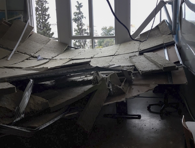 Θεσσαλονίκη: Έπεσε η ψευδοροφή σε σχολική αίθουσα – Από θαύμα γλίτωσαν οι μαθητές