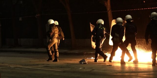 Θεσσαλονίκη: Μολότοφ και συλλήψεις μετά την πορεία για το Πολυτεχνείο