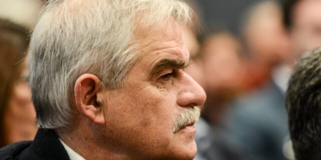 Τόσκας για εμβολιασμό: “Η κυβέρνηση φοβάται μη χάσει πελατεία, εμεις;”