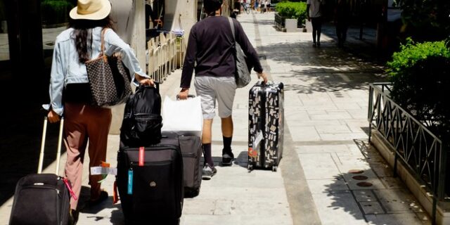 Στο “μικροσκόπιο” ο τουρισμός της Αθήνας – Μπαίνουν κανόνες στο AirBnB
