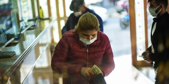 Προκαλεί Τούρκος βουλευτής: “Μην αγοράζετε 2 κιλά ντομάτες, αλλά 2 ντομάτες”