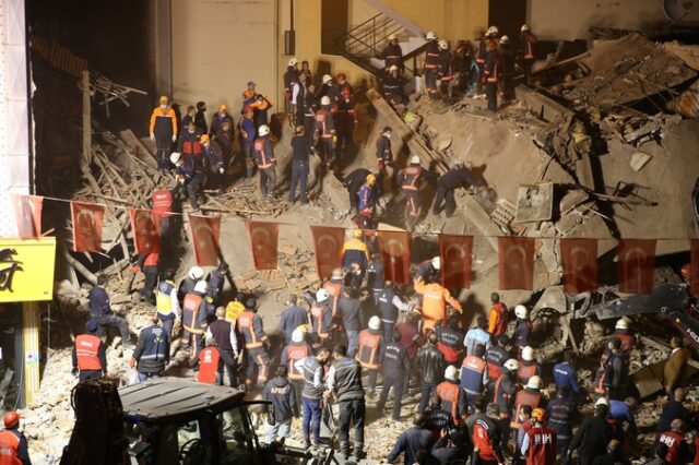 Τουρκία: Δέκα εγκλωβισμένοι σε κτίριο που κατέρρευσε στη Μαλάτια