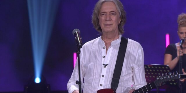Ο Κώστας Τουρνάς γιόρτασε 50 χρόνια μουσικής πορείας στο “Σπίτι με το MEGA”