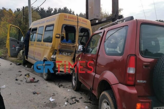 Θεσσαλονίκη: Τζιπ συγκρούστηκε με σχολικό παιδικού σταθμού – Στο νοσοκομείο προληπτικά 11 παιδάκια