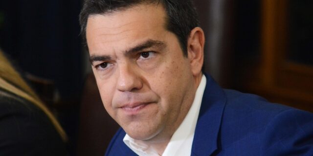 Τσίπρας: Ο Μητσοτάκης ευτελίζει το Σύνταγμα