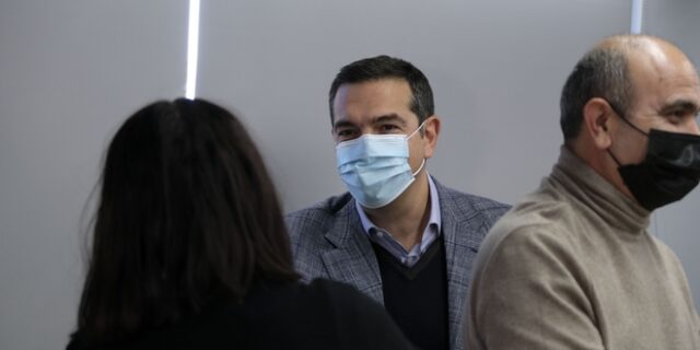 Τσίπρας: Σαμποτέρ του εμβολιασμού ο Μητσοτάκης – Να δοθούν θετικά κίνητρα
