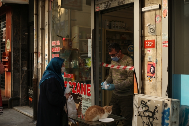 Τουρκία: Δημοσιογράφοι σε κατ’ οίκον περιορισμό επειδή πήραν συνεντεύξεις για την οικονομία