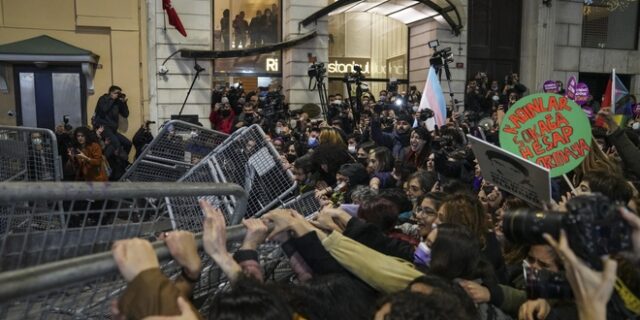 Τουρκία: Δακρυγόνα εναντίον γυναικών που διαδήλωναν κατά της βίας