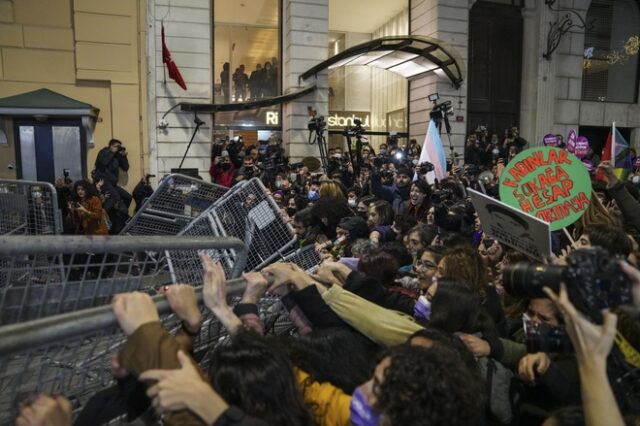 Τουρκία: Δακρυγόνα εναντίον γυναικών που διαδήλωναν κατά της βίας