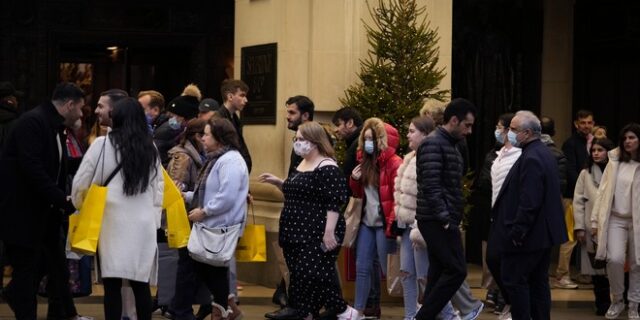 Μετάλλαξη Όμικρον: Εντοπίστηκαν τα πρώτα κρούσματα στη Βρετανία