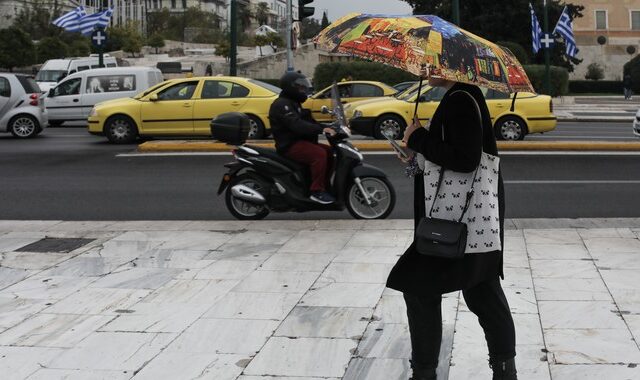 Καιρός: Βροχές και καταιγίδες που σταδιακά θα εξασθενήσουν