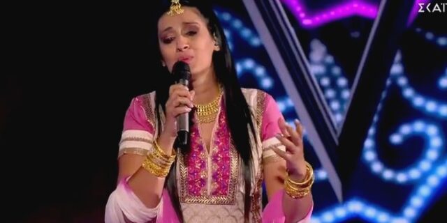 The Voice: Παίκτρια από την Ινδία τραγούδησε το “Δεν με πόνεσε κανείς” και γοήτευσε τους κριτές