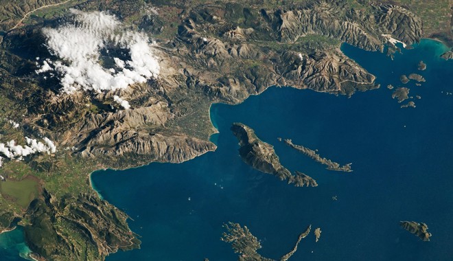 NASA: Η Δυτική Ελλάδα από το διάστημα – Εντυπωσιακή εικόνα