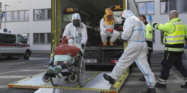 Τσεχία: Η κυβέρνηση επιβάλλει υποχρεωτικό εμβολιασμό