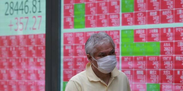 Μετάλλαξη Μποτσουάνα: Με απώλειες έκλεισαν τα ευρωπαϊκά Χρηματιστήρια – Σε ελεύθερη πτώση η τιμή του πετρελαίου