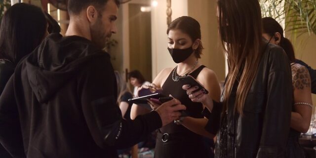 Κορονοϊός – Νέα μέτρα: Στο “τραπέζι” ο ολοκληρωτικός αποκλεισμός των ανεμβολίαστων από την εστίαση