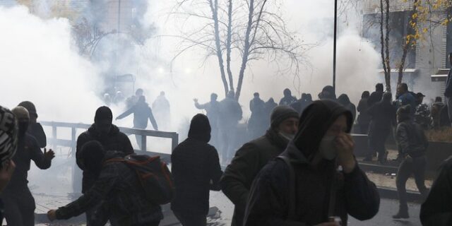 Βρυξέλλες-κορονοϊός: Σοβαρά επεισόδια σε διαδήλωση κατά των μέτρων περιορισμού