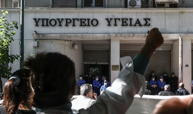 Προϋπολογισμός: Οι δαπάνες Υγείας βάζουν “φωτιά” στην κόντρα κυβέρνησης-αντιπολίτευσης