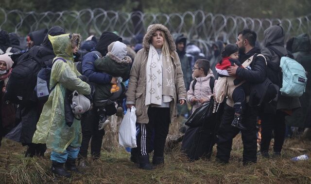 Μεταναστευτικό: Η Ευρωπαϊκή Ένωση κατηγορεί το Μινσκ και υψώνει “τείχος” στα σύνορα της Πολωνίας