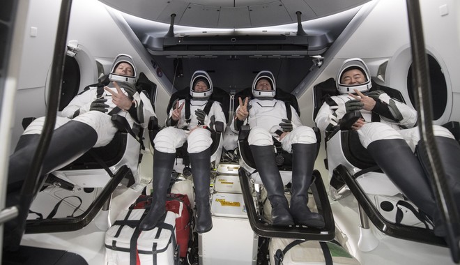 SpaceX: Επέστρεψαν μετά από 199 μέρες στο διάστημα οι 4 αστροναύτες – Εντυπωσιακές εικόνες